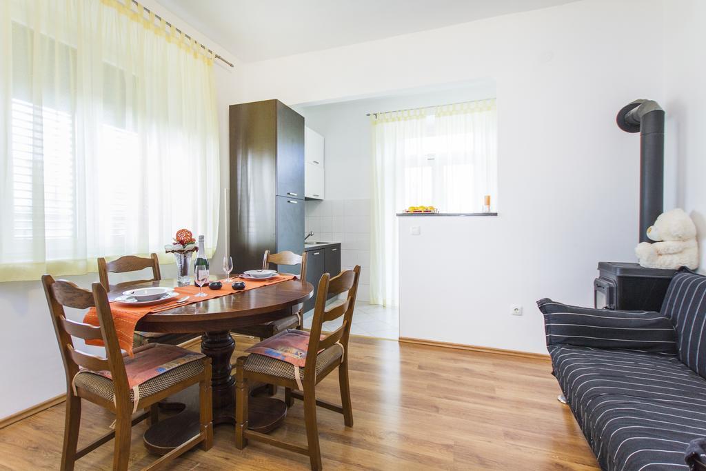 Apartment Amber Koromačno Szoba fotó