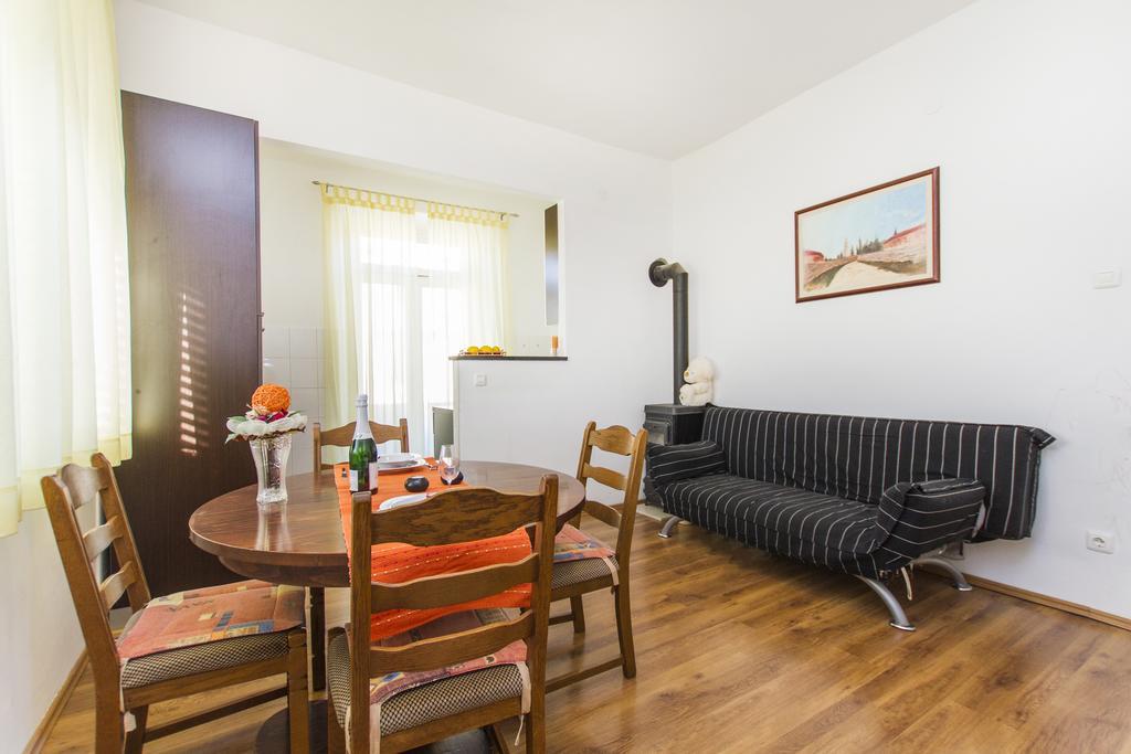 Apartment Amber Koromačno Szoba fotó