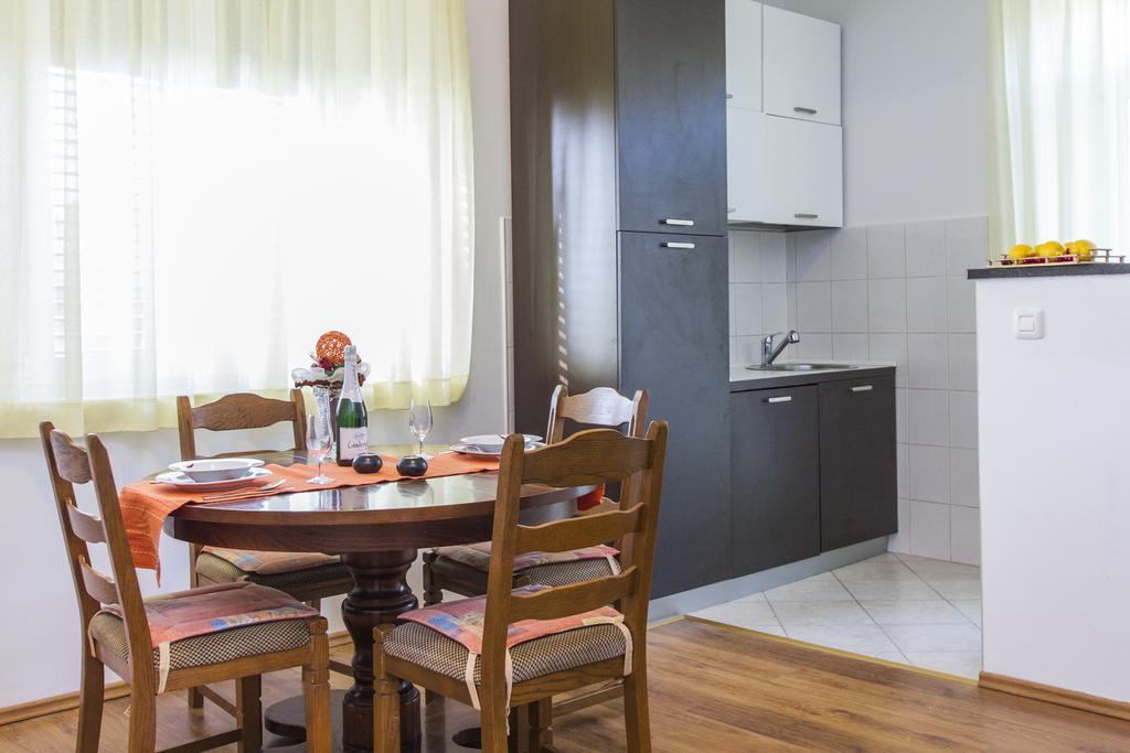 Apartment Amber Koromačno Szoba fotó